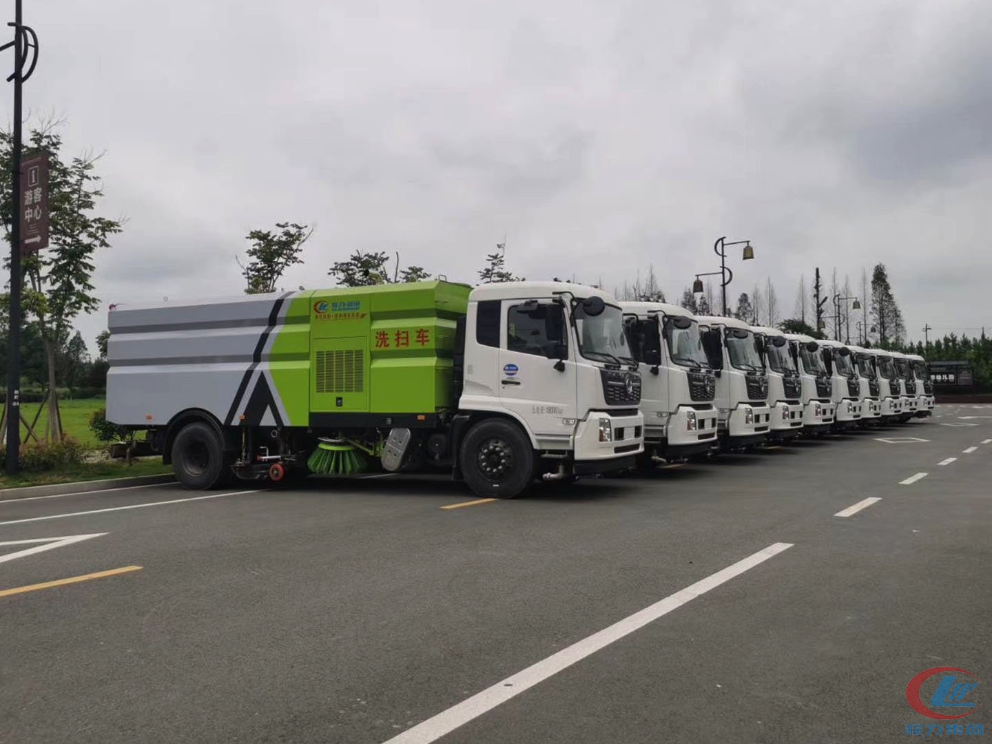 尊龙凯时集团东风天锦洗扫车批量交车
