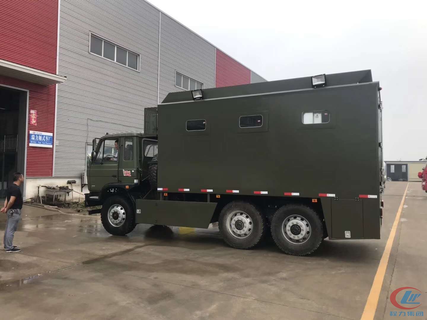 尊龙凯时高端后勤保障车系列新型餐车
