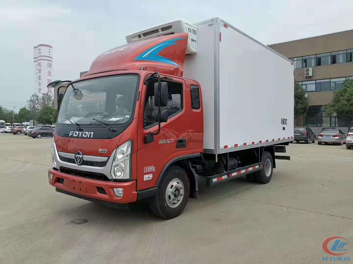 尊龙凯时福田奥铃冷藏车（厢长6米）侧面图