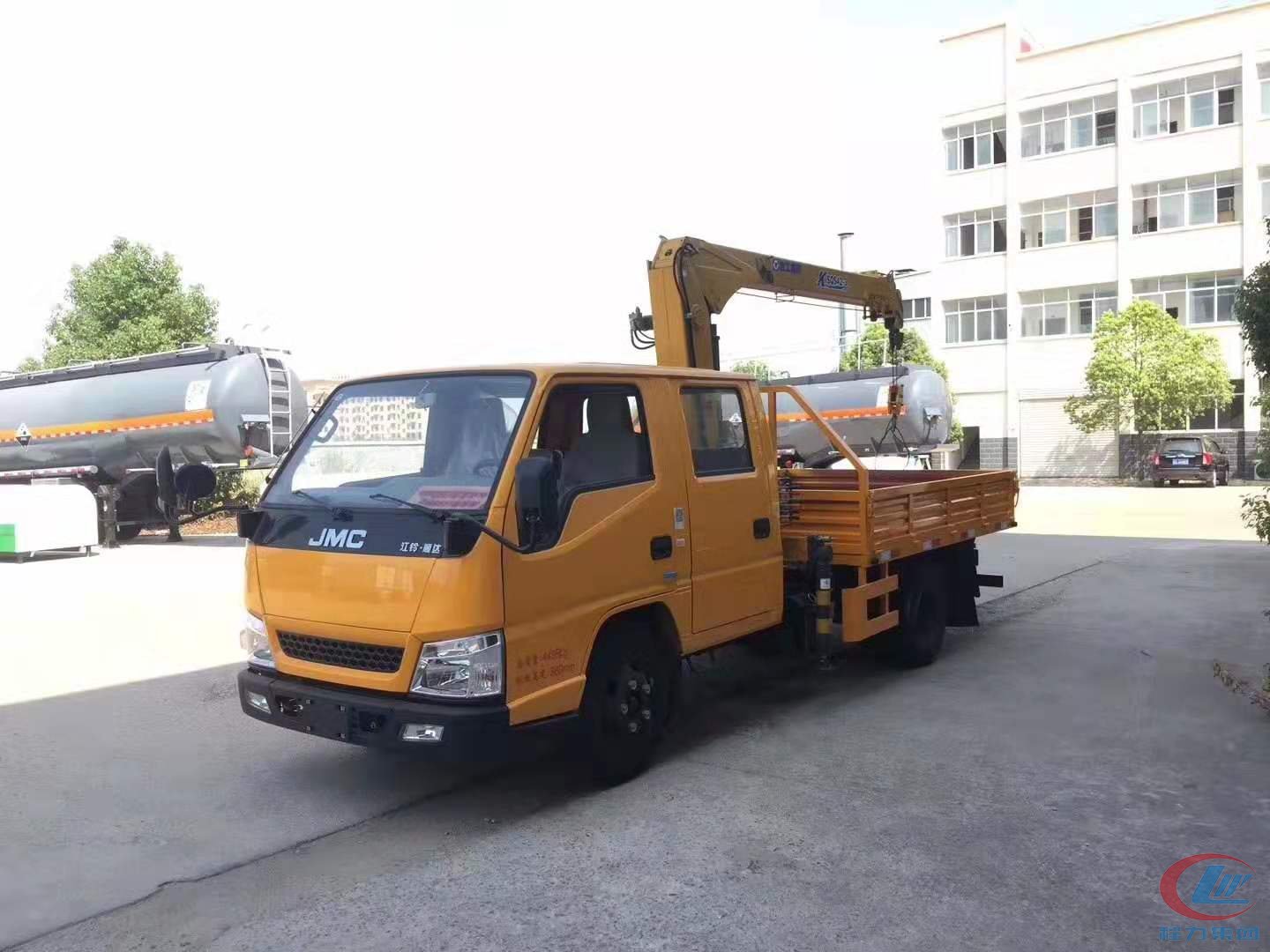 湖北尊龙凯时江铃蓝牌2吨随车吊高清图