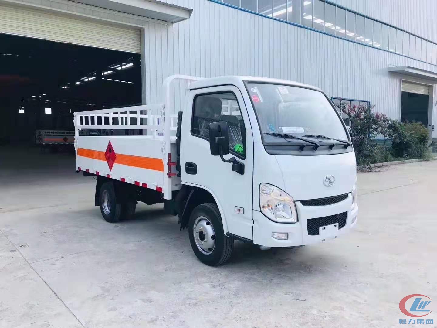 尊龙凯时汽车集团跃进仓栏式气瓶运输车蓝牌