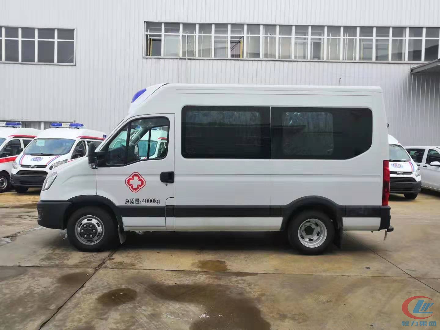 尊龙凯时依维柯救护车宝迪A32救护车背面图
