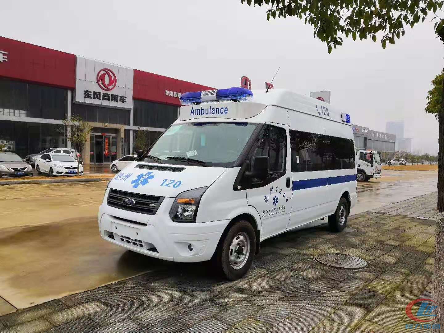 湖北尊龙凯时福特V348高顶监护型救护车侧面图
