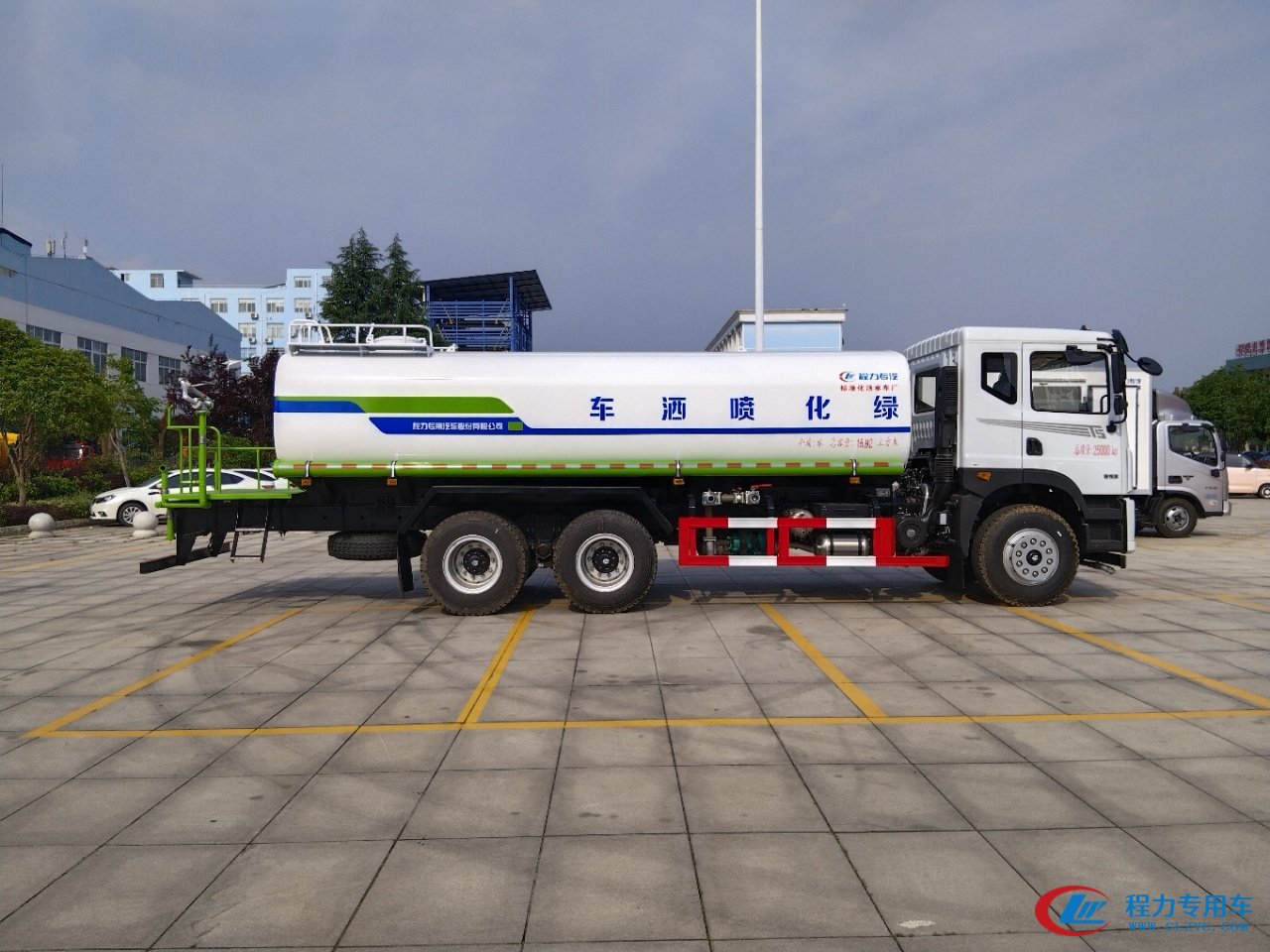 尊龙凯时集团华神T5后双桥20吨洒水车